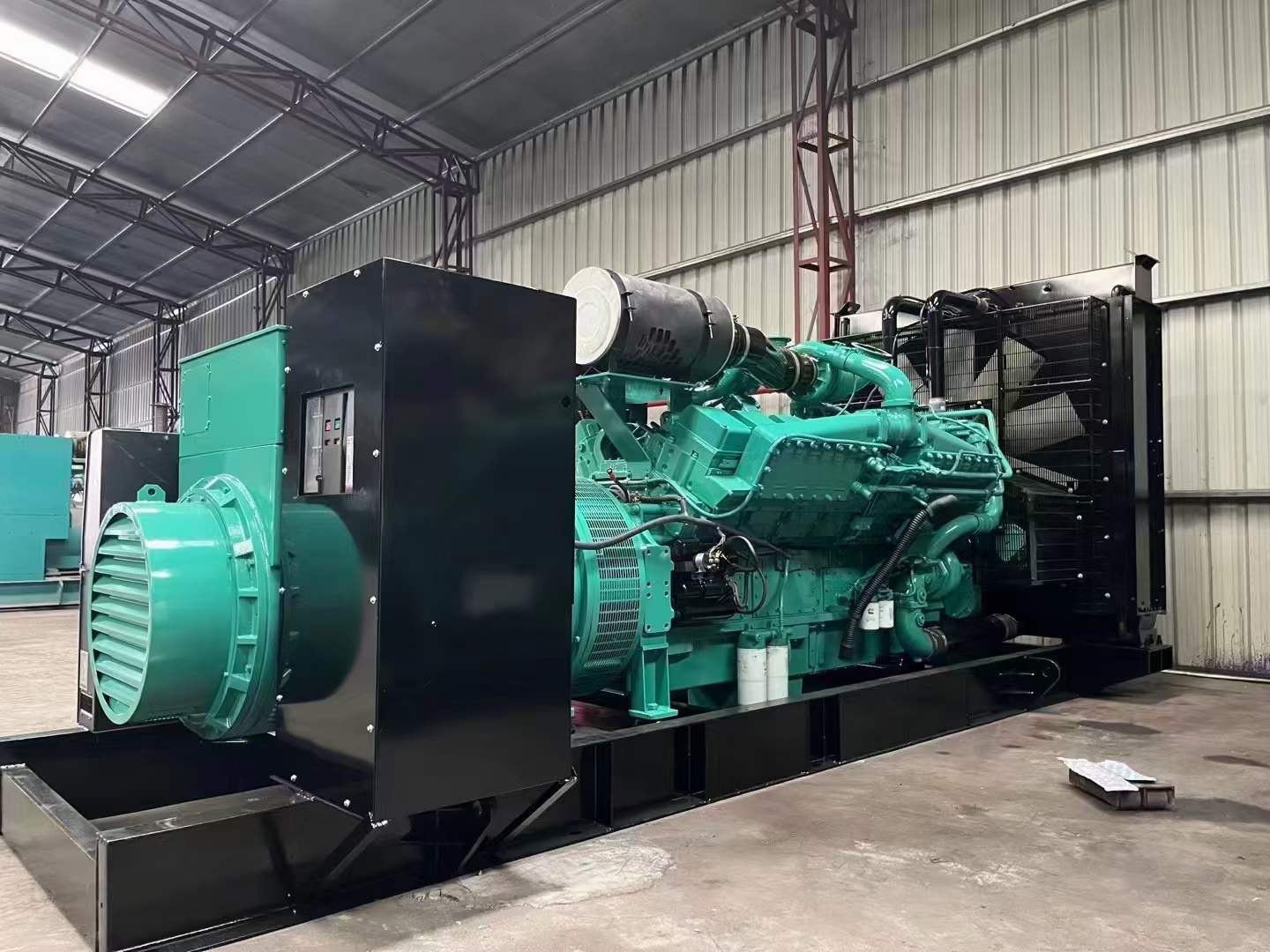 西华如何降低 800kW 柴油发电机输出电流的波动？